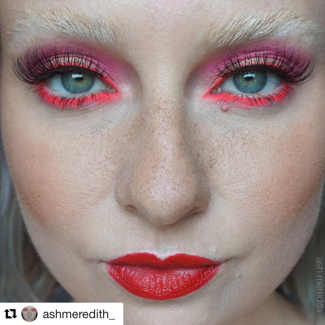 ShienCosmetics's tweet photo. This bold look from @ashmeredith_ is not for the timid. #shiencosmetics #Lipstick in #RedLantern #mua #makeup #lips https://t.co/p5K61q4kjq