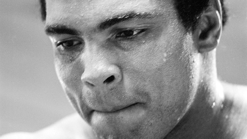 AJENews's tweet photo. Muhammad Ali's inspirational quotes on success and racism https://t.co/pq9jAQjMg2 https://t.co/QOxtTQ52tZ