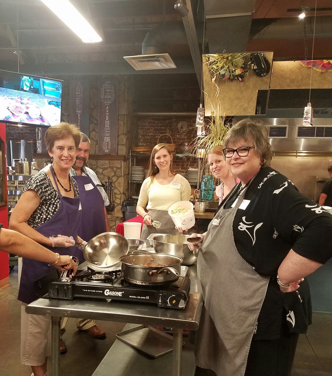KateBurghardt's tweet photo. #KSAND16 Leadership Retreat @KS_Dietitians and @MidwestDairy cooking meals for @sunflower_house #RaisingKansas https://t.co/Npvo8udane