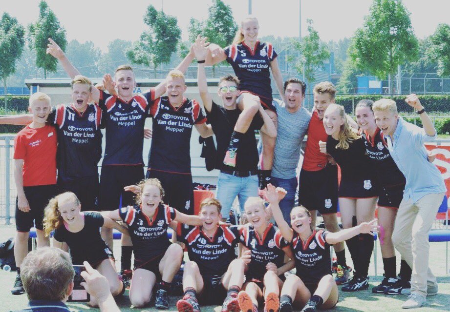 JelmerJonker's tweet photo. Wat gaaf! @DOS46 B1 wint de halve finale, en speelt volgende week in de finale voor het Nederlands kampioenschap!! https://t.co/NTIvchGfeu