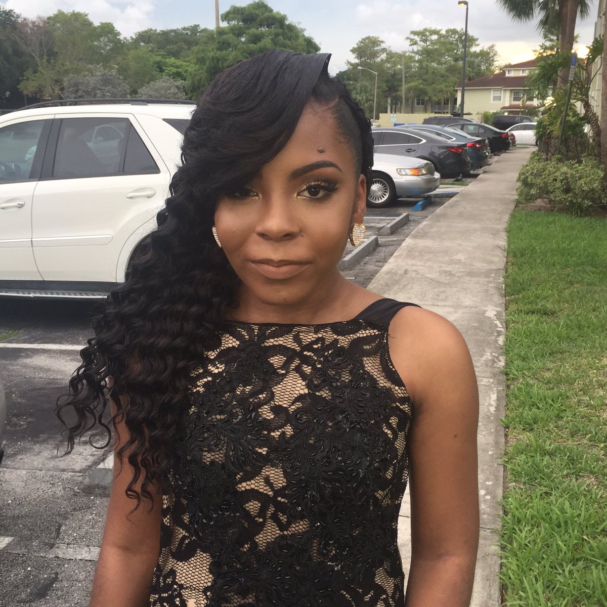 tmoney10271's tweet photo. #thefinale2k16 #prom2k16 #elyprom2k16 https://t.co/50y82KHpBP