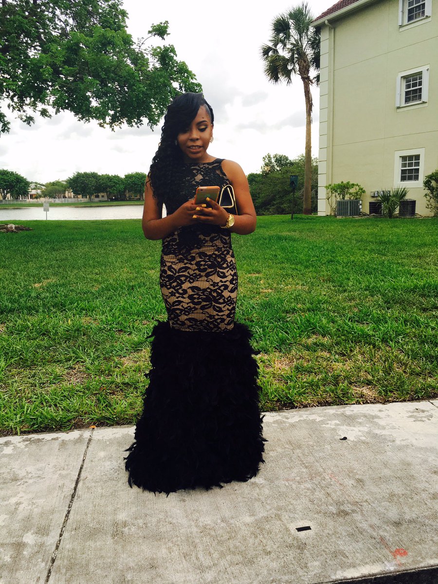 tmoney10271's tweet photo. #thefinale2k16 #prom2k16 #elyprom2k16 https://t.co/50y82KHpBP