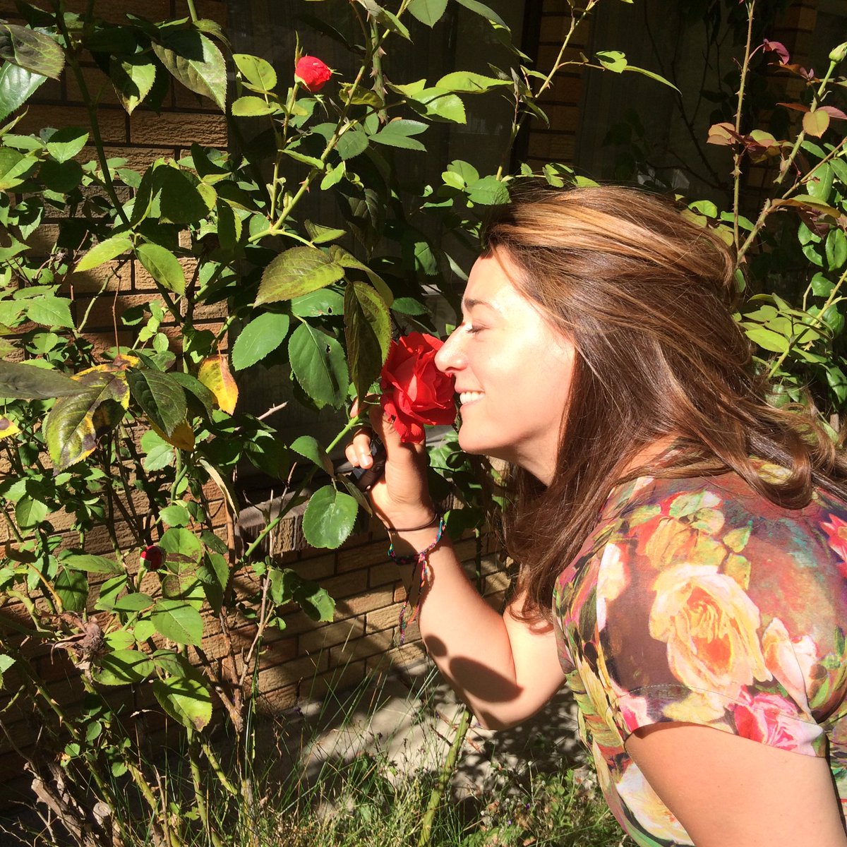 SashaHerm's tweet photo. Self love Saturday! Literally getting myself to stop &amp; smell the roses. Happy weekend!
#quote #Vancouver #happiness https://t.co/u4uEkUz0s5