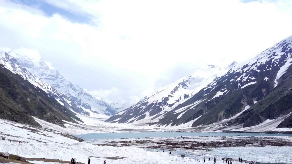 InsafPK's tweet photo. Planning for Summer holidays ?? See heaven on earth in KP ; Visit Naran &amp; Saif ul Mulook ! 
#TravelMagnificentKPK https://t.co/cgf1rF42ki