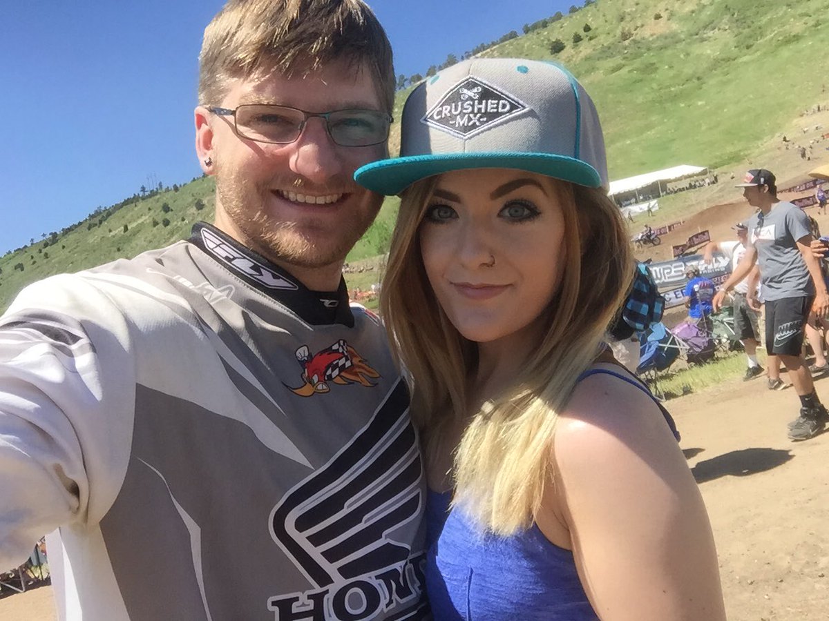 ReturnOfDeeO's tweet photo. Such a great day with @allinopants at thunder valley! #thisismoto #promotocross #pickupkit https://t.co/wA0hxKDt2w