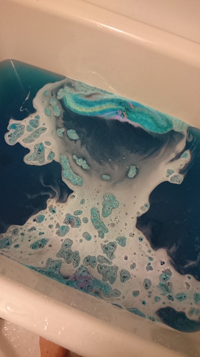 Before このlushの入浴剤を入れると宇宙みたいにキラキラするんだって After 産業排水かな Togetter Before このlushの入浴剤を入れると宇宙みたいにキラキラするんだって After 産業排水かな Togetter