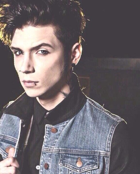 hika_jung's tweet photo. Кажется я пополнила список своих биасов *____*
Энди Бирсак😍😍😍😍😍😍😍😍😍😍😍
#Black Veil Brides #Andy Biersack #BVB_army https://t.co/Y9U14DWOhx