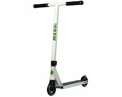_ScootersFoLife's tweet photo. So exited gettin my new Lucky Crew scooter so hiped shoutout to @luckyscooters https://t.co/9fsx68n2Mk