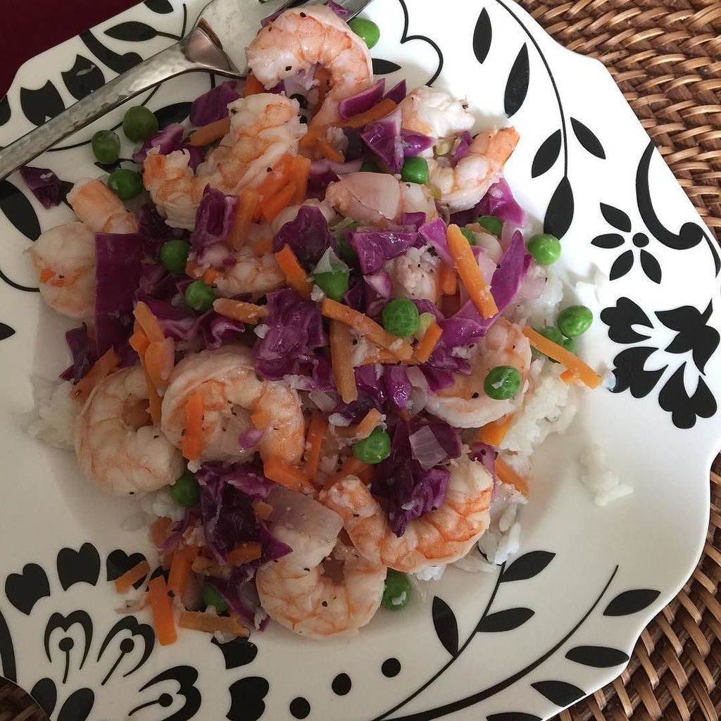 boise_susan's tweet photo. Did some batch cooking and this is my lunch for the next three days - Lemon Shrimp over White Rice. #altshiftdiet #… https://t.co/YqTyPR1Ymp