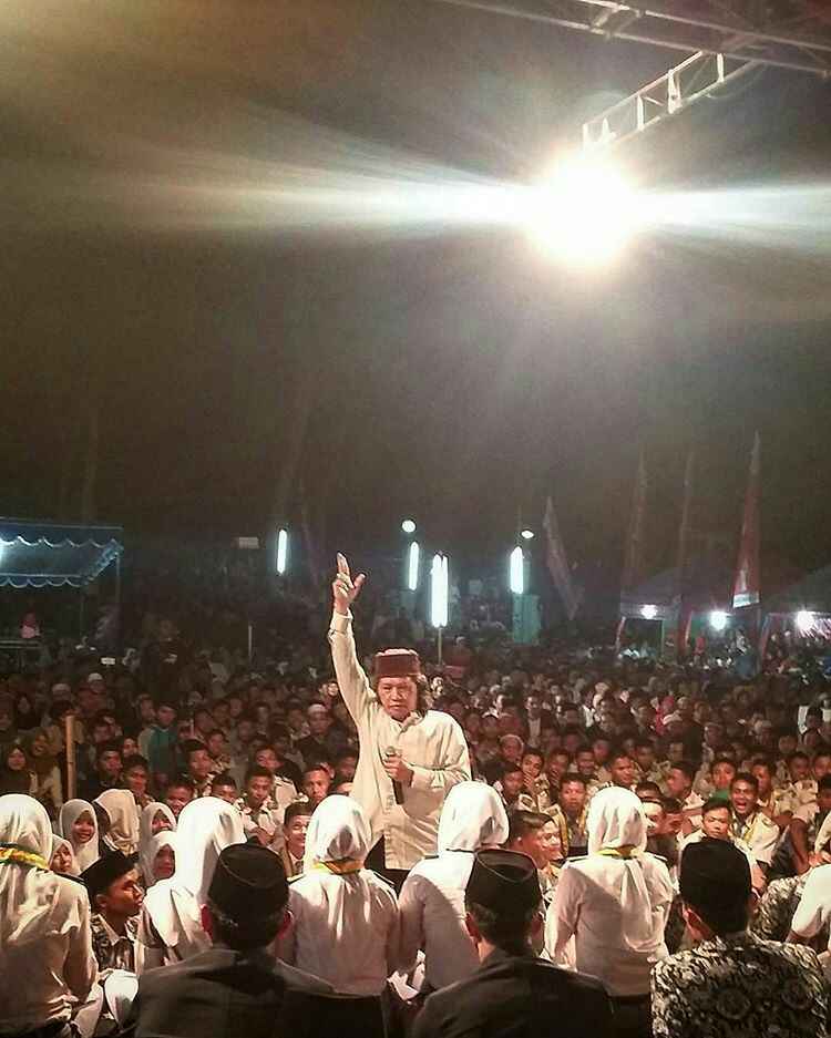 ihdannizar's tweet photo. Syafaat itu apa?
Syafaat adl hak preogratif rasulullah, cintailah beliau sesuci-sucinya. #MaiyahPurworejo https://t.co/I3lg7sXSxX