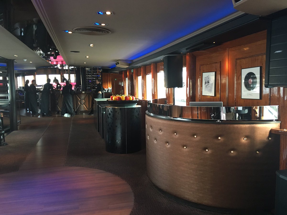 Robert_deHaas's tweet photo. Mijn werkplek vanavond. Bedrijfsevenement in opdracht van @HansGigWorld @ Evenementenschip Grace Kelly @inBeweging https://t.co/zUOHSvJYIi
