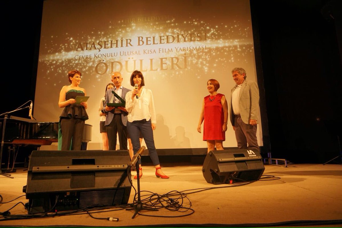 Jüri üyelerimiz ödüllerini alıyor...