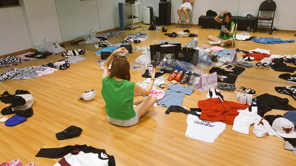 CkIB8_PVAAIYMV_.jpg:orig