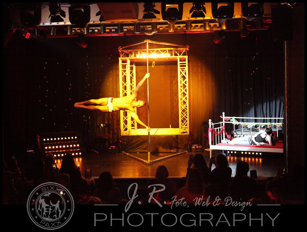 JRFotoWebDesign's tweet photo. @SIXXPAXX Theater Eröffnung. #SixxpaxxTheater und #Wildhouse ... "Klick" https://t.co/KnJVArU8zq ... https://t.co/4fwfPWiSen