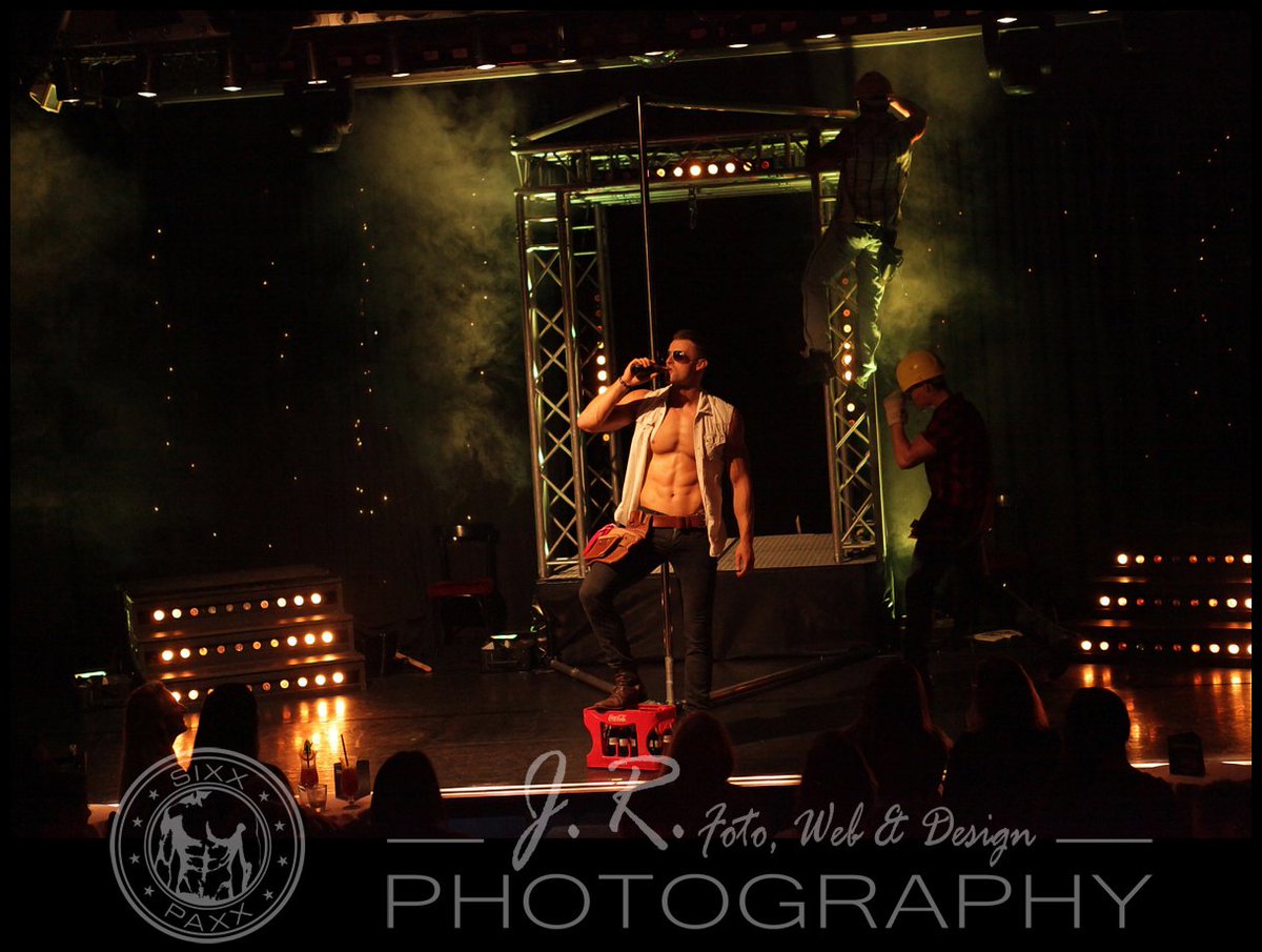 JRFotoWebDesign's tweet photo. @SIXXPAXX Theater Eröffnung. #SixxpaxxTheater und #Wildhouse ... "Klick" https://t.co/KnJVArU8zq ... https://t.co/4fwfPWiSen