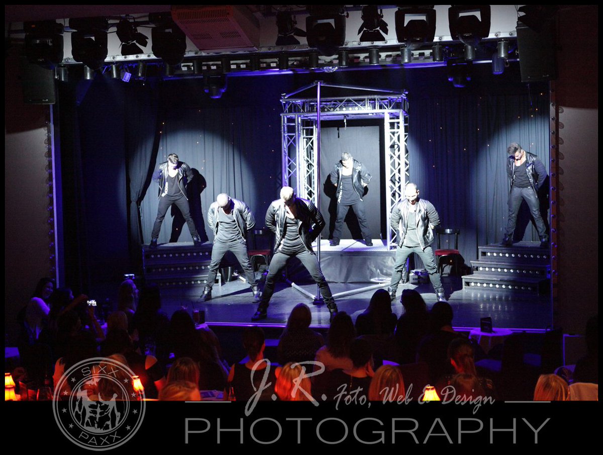 JRFotoWebDesign's tweet photo. @SIXXPAXX Theater Eröffnung. #SixxpaxxTheater und #Wildhouse ... "Klick" https://t.co/KnJVArU8zq ... https://t.co/4fwfPWiSen