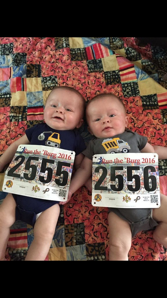 SteveK716's tweet photo. @JPFITZGERALDS #RunTheBurg #NewFamilyTradition #NewKindOfBib https://t.co/OLbmqNURGw