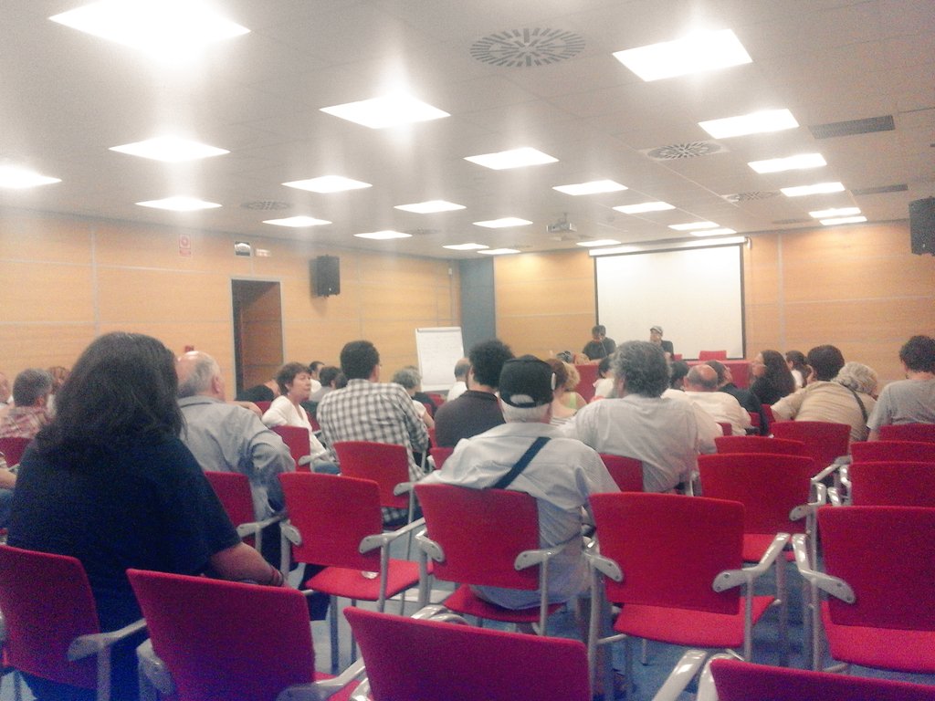 MareaSocialV's tweet photo. Cerramos los talleres con una enriquecedora ponencia crítica de @emmanuelrog #CupsFest #EncuentroConfluenciasPinto https://t.co/ZflMffGUrx