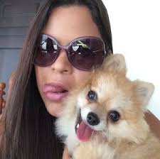 SContrerasB's tweet photo. Para Oliver no hubo dinero para sus medicinas, pero para Maria Gabriela Chávez si hay real para pagarle maquillador? https://t.co/NFUji14yll