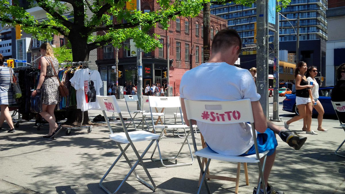 AlexColangelo's tweet image. Now on Queen West, enjoying some afternoon sun. #SitTO @100in1dayTO