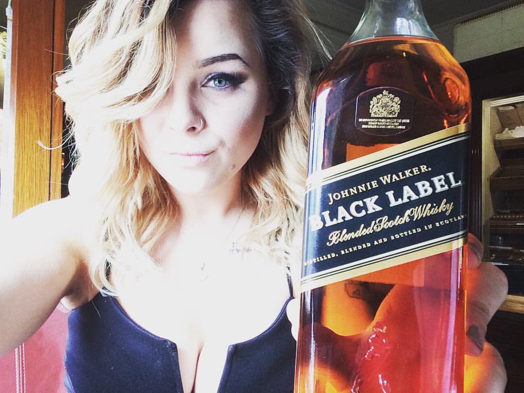 BigHouseTobacco's tweet photo. Nothing like a glass of #johnniewalker #bighousebabes #Scranton #scotch #whiskygram #whisky #CigarSociety #SOTL https://t.co/EeBKS0wB7f