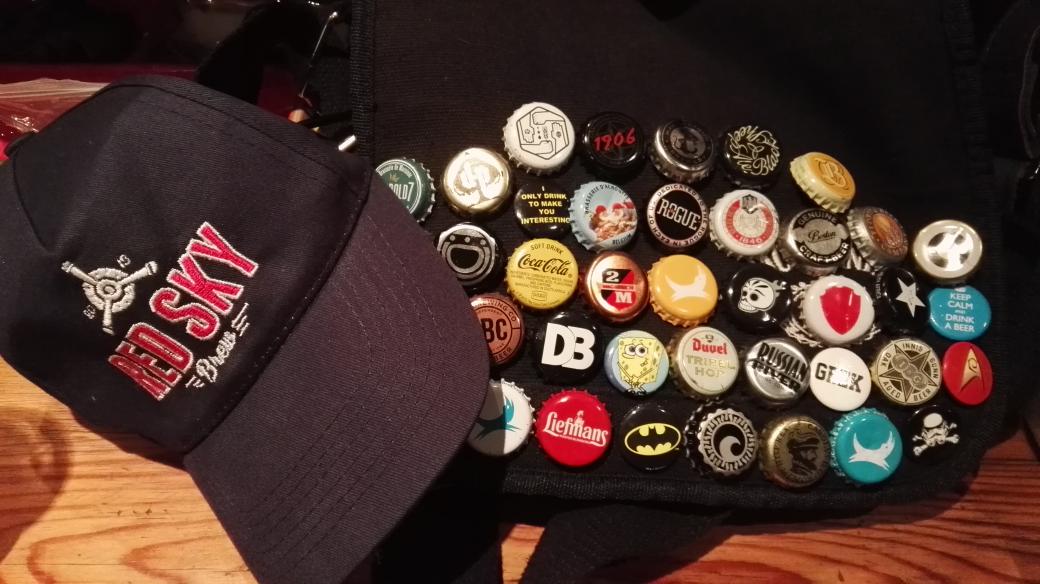 Retweet to win a <a href="/RedSkyBrew/">Red Sky Brew</a> cap,  that's <a href="/RolyTheBeerGeek/">Roly The Beer Geek</a> ''s bag,  that's his prize.