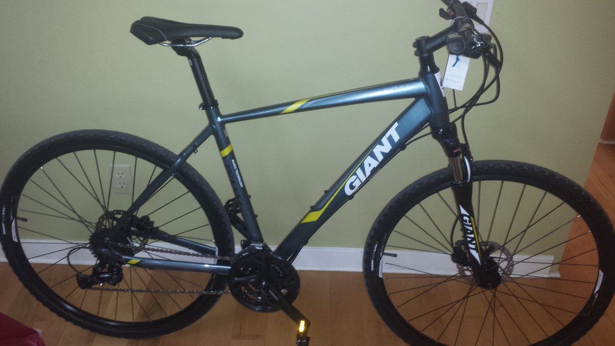 KenzieMacD's tweet photo. Just picked up this bad boy @GiantBikesHFX . Thank you Barry and Andrew @GiantBicycle #roam2 https://t.co/9aG9X9BgW4