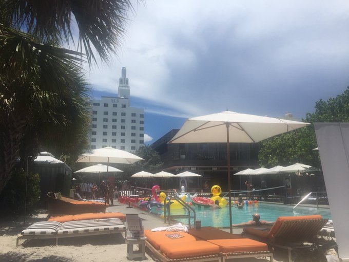 Watch Dave Dixon's leaked NSFW photo on TwXstars