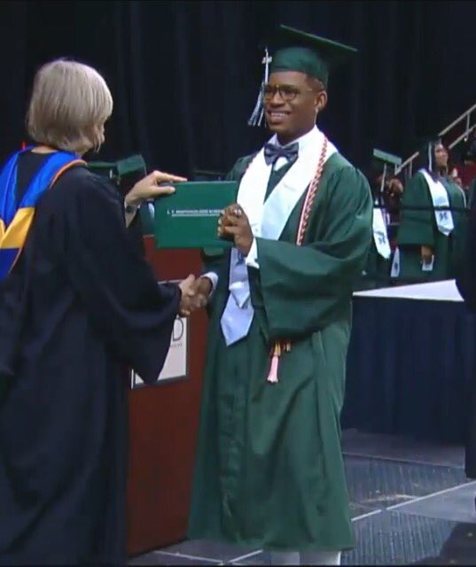 the_legitdb's tweet photo. Sheshhh on to my next struggle in life #highschoolgraduation #collegeready #HightowerHS https://t.co/kP75Aws2Gf