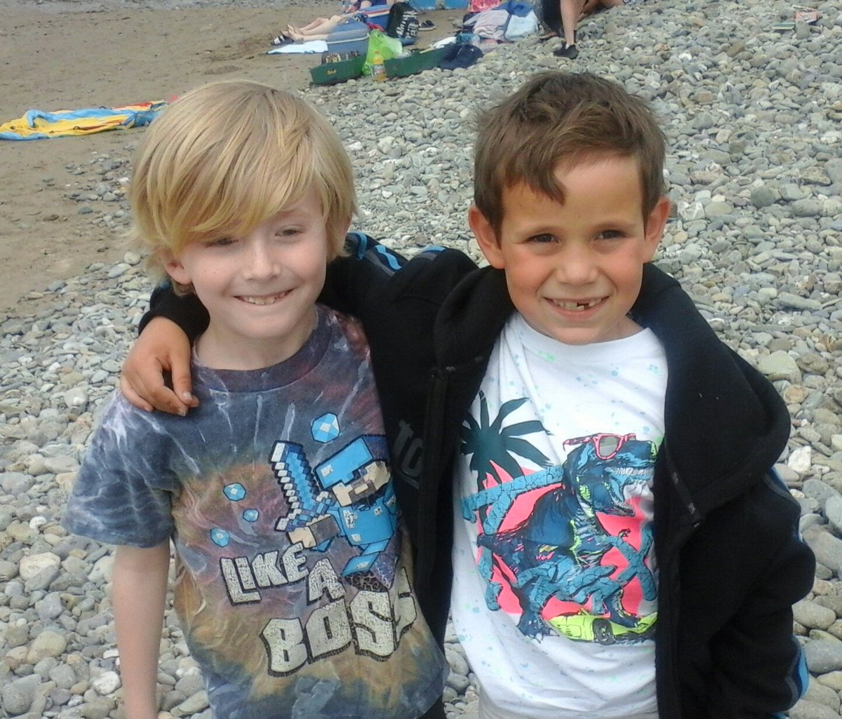 gayatri_cook's tweet photo. Raman's 7th birthday @LlandoveryColl @LlandoveryPrep #BBQ #beach #fun #Simplicity #CollFamily #HappyBirthdayBoy https://t.co/MjmMGghg8E