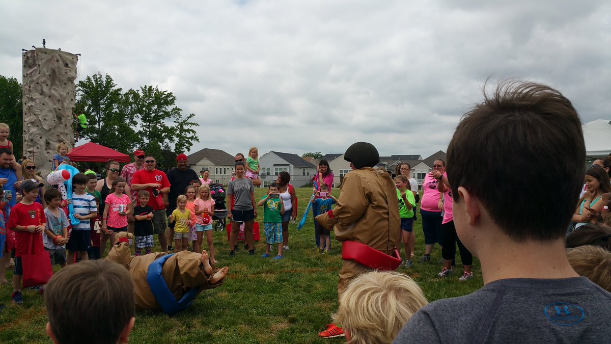 Smithfroggies4's tweet photo. @conwayelemsch 
Sumo wrestling time!!!! https://t.co/zkISJzNIgJ