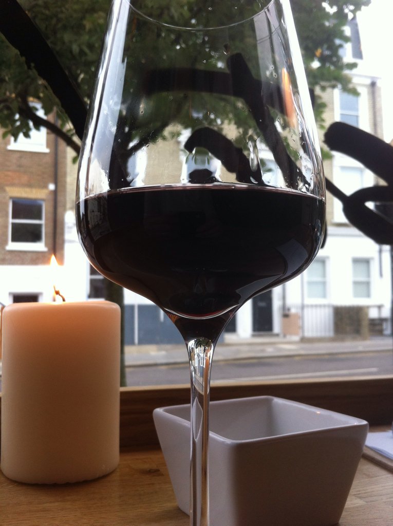 TheSidlawHare's tweet photo. What's this? Another glass?? @Vindinista #help #nobrandy #acton #w3 #EnglishWineWeek #hopeless #delicous https://t.co/YHPdfUSMcI