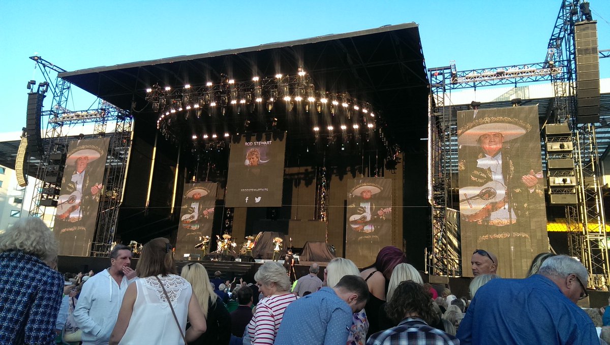 patrickgp's tweet image. Awaiting the arrival of Rod Stewart!