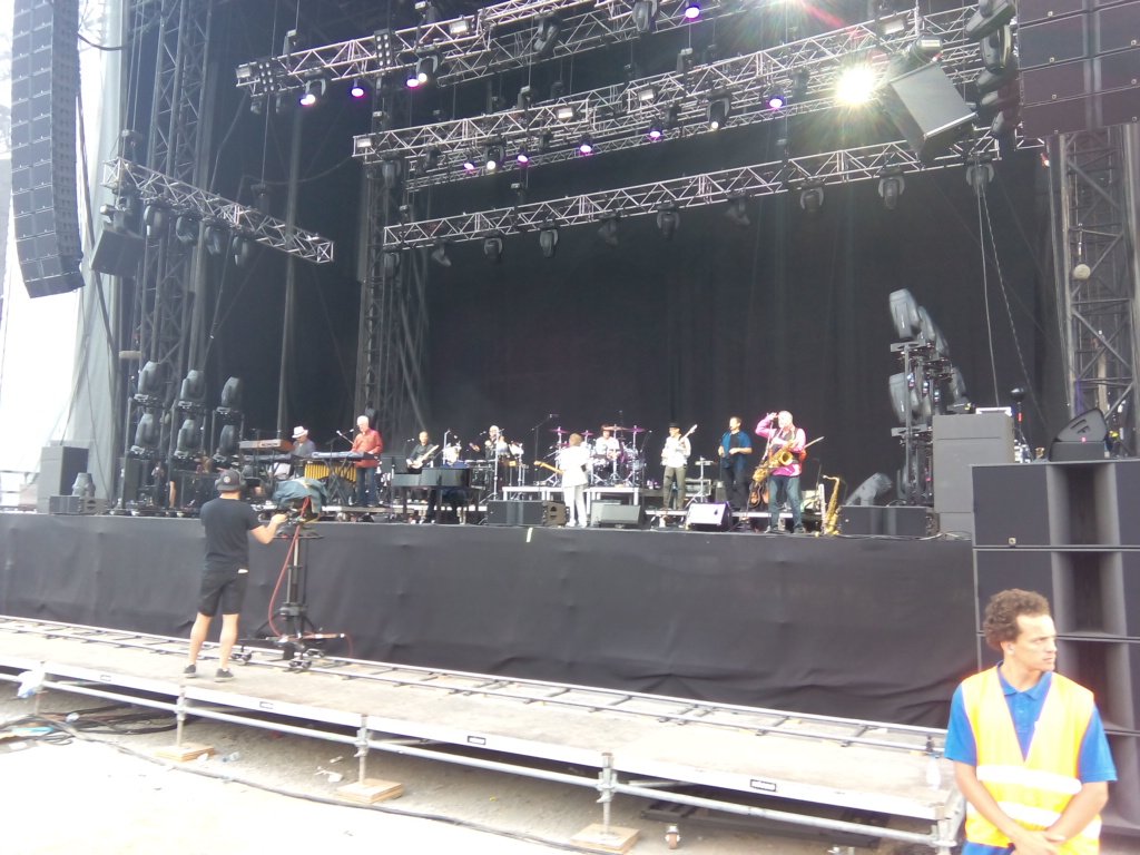 MadMen_Music's tweet photo. Es genial ver a tanta gente joven en el directo de #BrianWilson en el @Primavera_Sound https://t.co/ERYgmzGa1Q