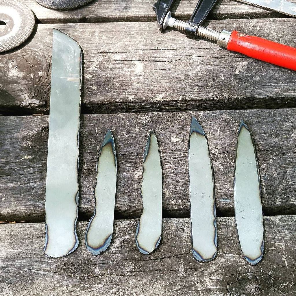 METHODMODERN's tweet photo. Nice afternoon to rough out a bunch of knife blanks in the back yard! #knifemaking #bladem… https://t.co/V6xlkWPKHT https://t.co/y3eAYPAgrh