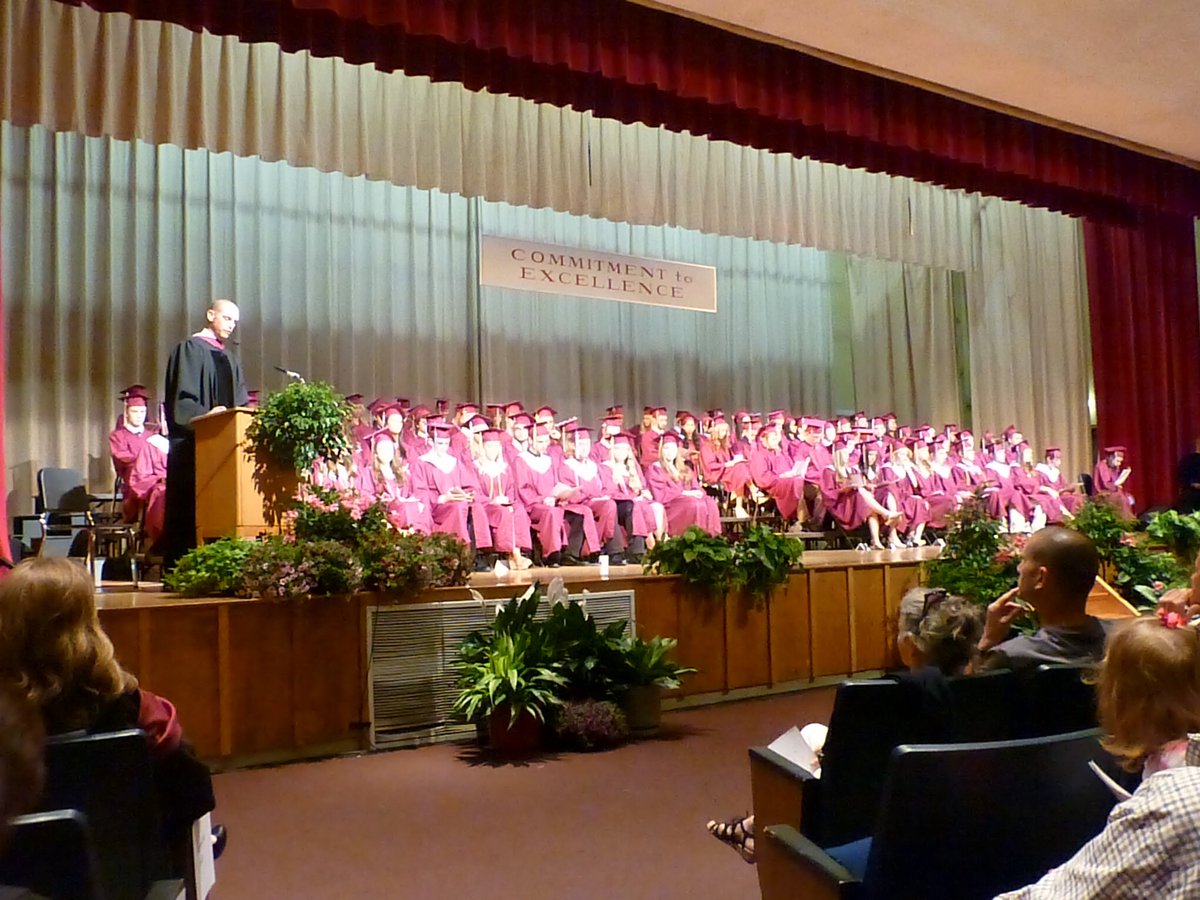 Carverhsguid's tweet photo. Graduation 2016! 🎓 @Carver_2016 https://t.co/UvB5SttTXr