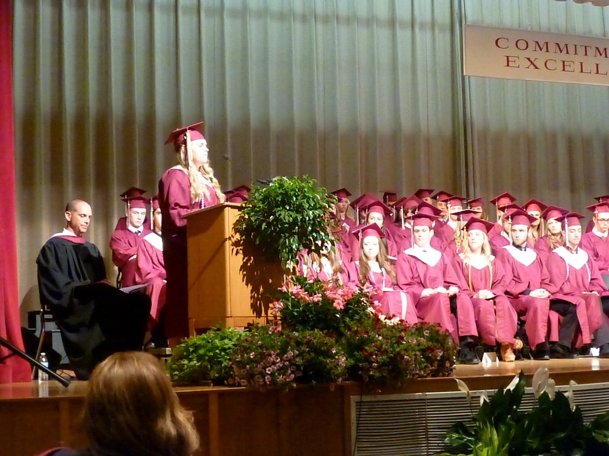 Carverhsguid's tweet photo. Graduation 2016! 🎓 @Carver_2016 https://t.co/UvB5SttTXr