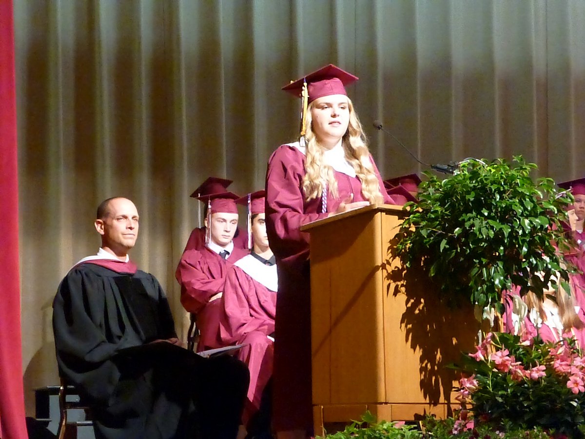 Carverhsguid's tweet photo. Graduation 2016! 🎓 @Carver_2016 https://t.co/UvB5SttTXr