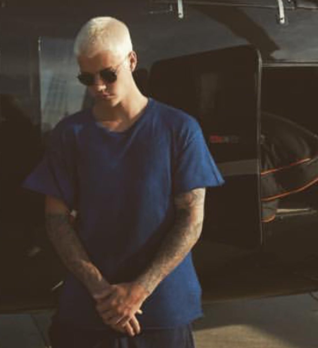 selenasballad's tweet image. Justin chyba chce wyglądać tak samo jak Eminem 😂