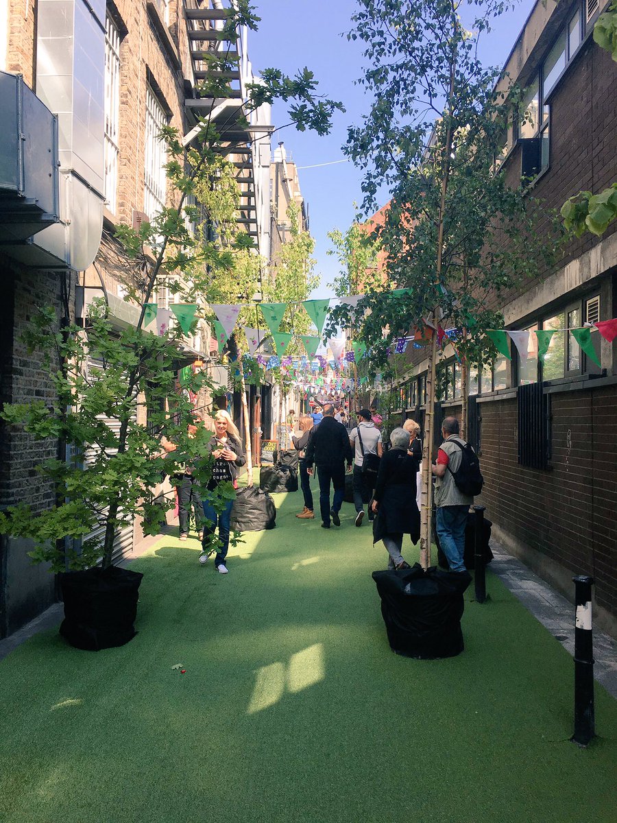 VisitDublin's tweet photo. The amazing Dame Lane in Dublin today, looking fabulous 👏 @BloomFringe #LoveDublin https://t.co/YVTepQz5Q4