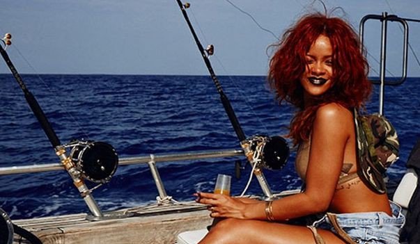 celeb_nut's tweet photo. #Rihanna was on a holiday in #Hawaii &amp; showed off a skill no one knew she had. Check it out: https://t.co/ragmkNlVuG https://t.co/QpJdV7WBdN