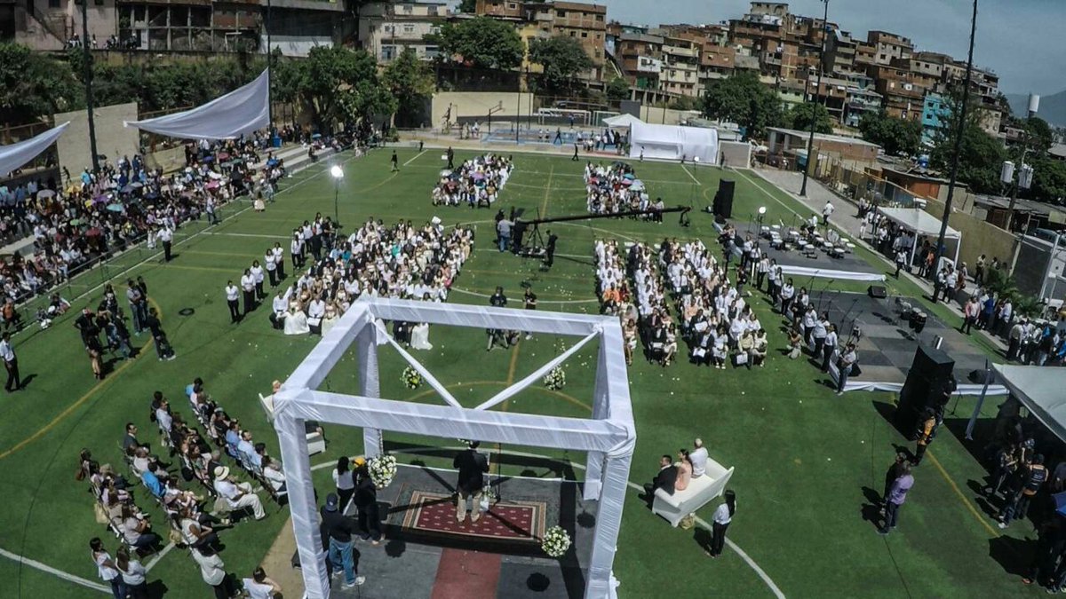 Desde Mesuca, Petare, los invito a que vean la boda múltiple más grande  celebrada en Venezuela por Venevisión., image size:1200x675