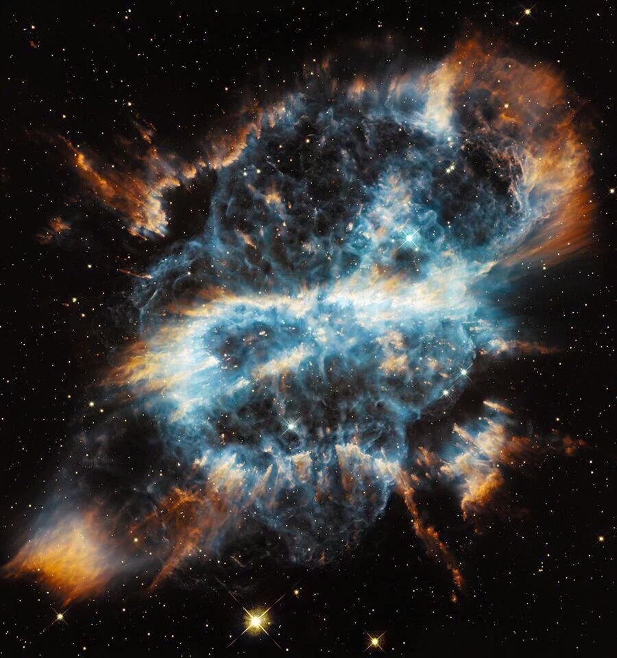 mikandynothem's tweet image. A dying star courtesy of Hubble Telescope.