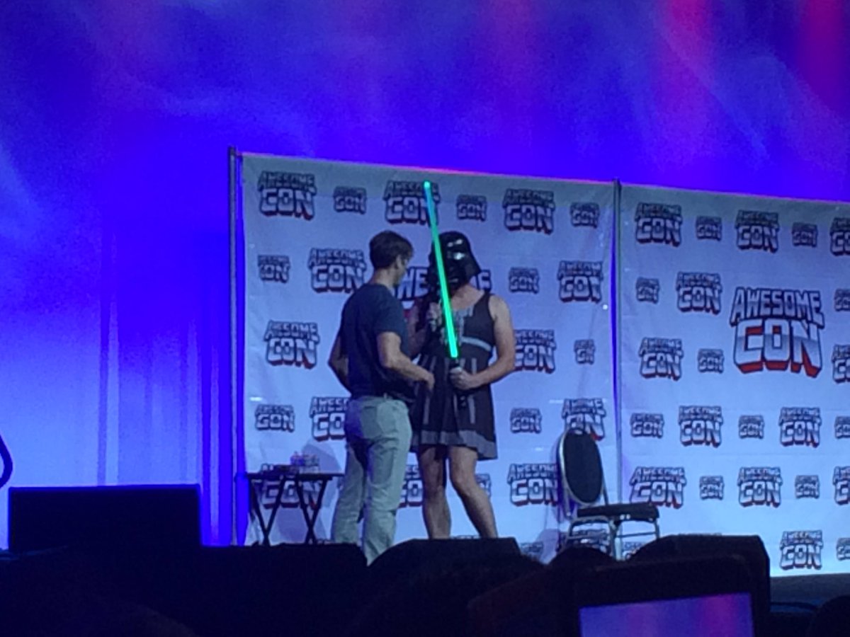 Booshette's tweet photo. "Scotty, I am your daddy" #JohnBarrowman #AwesomeCon #OWNet https://t.co/ckeUmw0Yny