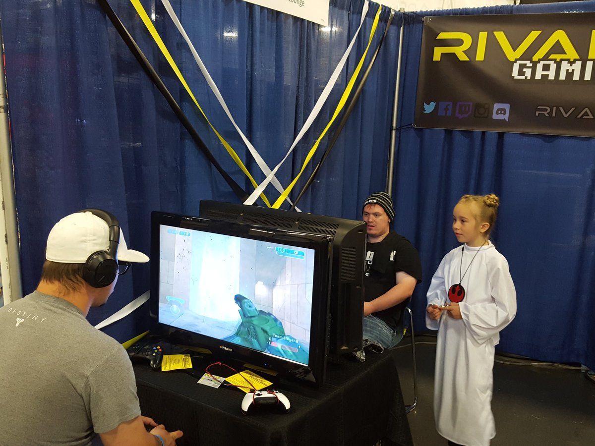 RivalryGL's tweet image. Got some serious gamers here at RGL booth1904 #SLGamingCon come check it out!! #Kickstarter bit.ly/RGLounge