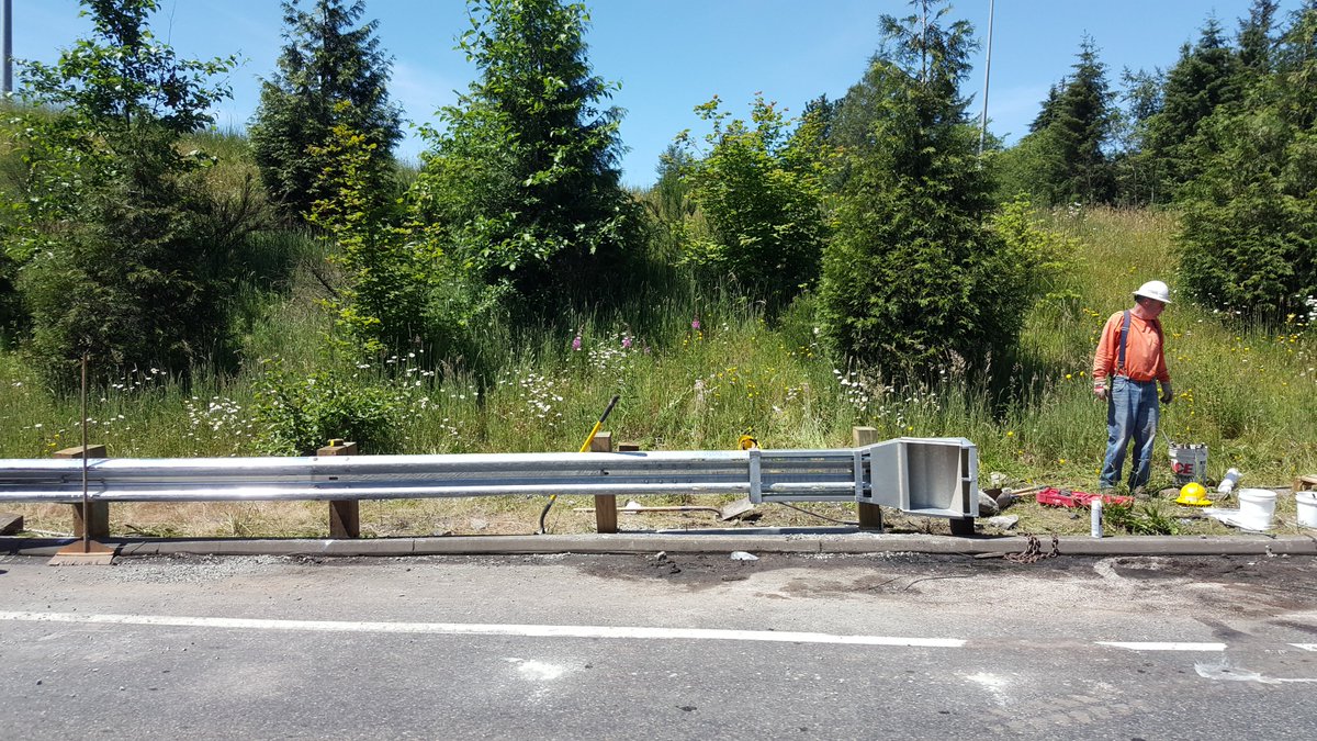 chrisguinn's tweet photo. @i90guardrail Looks like you got a nice face-lift today.  Very shiny! https://t.co/lY5YFpxm1Z