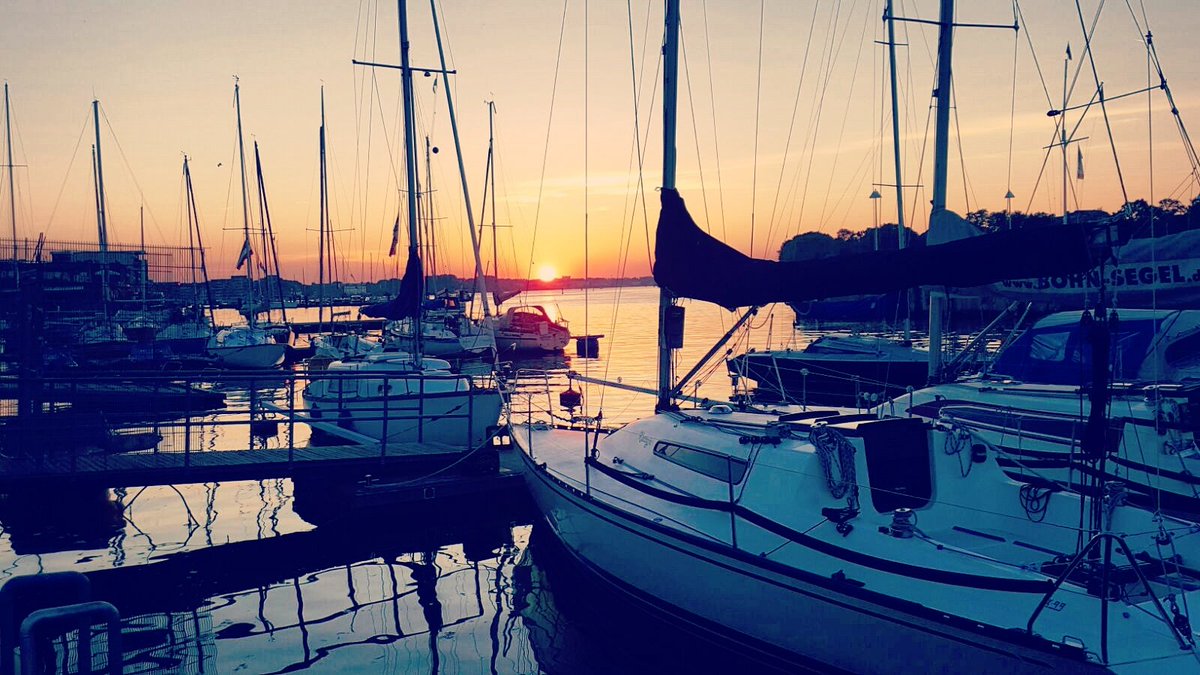 Heimatliebe

#küstenkind #rostock #love #piste #heimathafen #lieblingsplatz