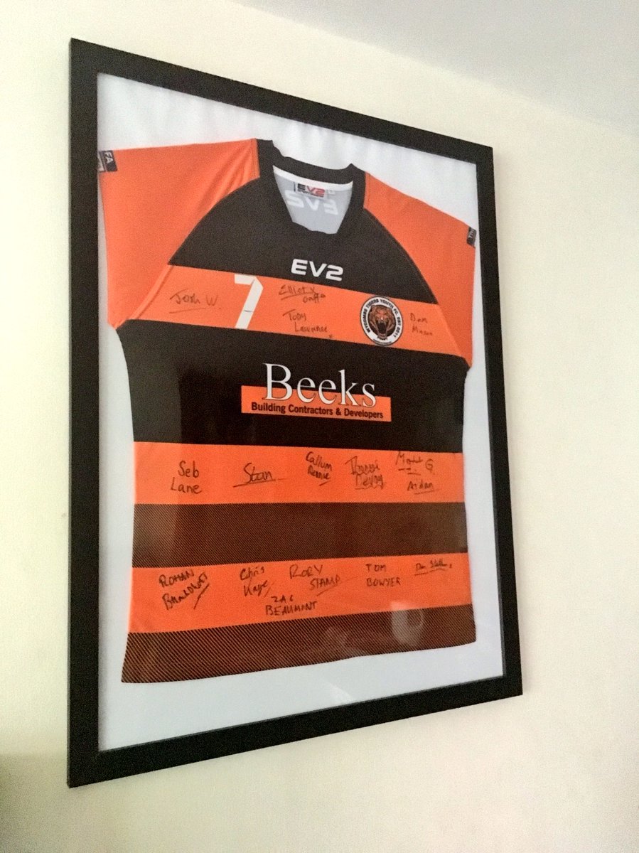 THANK YOU: a gift to <a href="/ElliotScott73/">elliot scott</a> who leaves the club after two years as manager