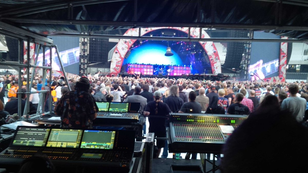 DuffMcKagan's tweet photo. THE BELL! @acdc and @axlrose London. Simply an epic experience! https://t.co/2f6maKDKCf