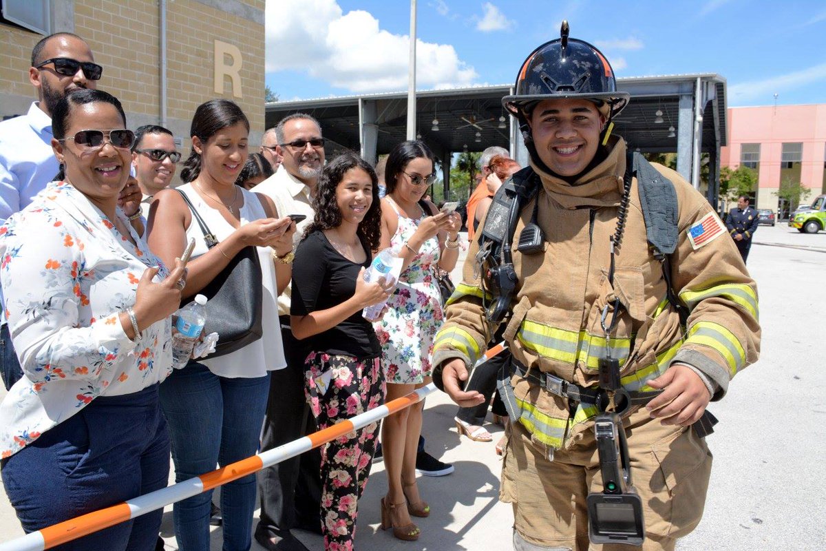 #PHOTOS #Graduationceremony: Congratulations to @MiamiDadeFire Rescue junior cadets bit.ly/1PuVXIL?utm_me… https://t.co/6xZFHHWisL